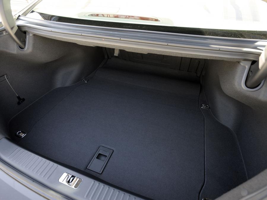  Hyundai Equus 2013 года  (US) (фото 8 из 13)